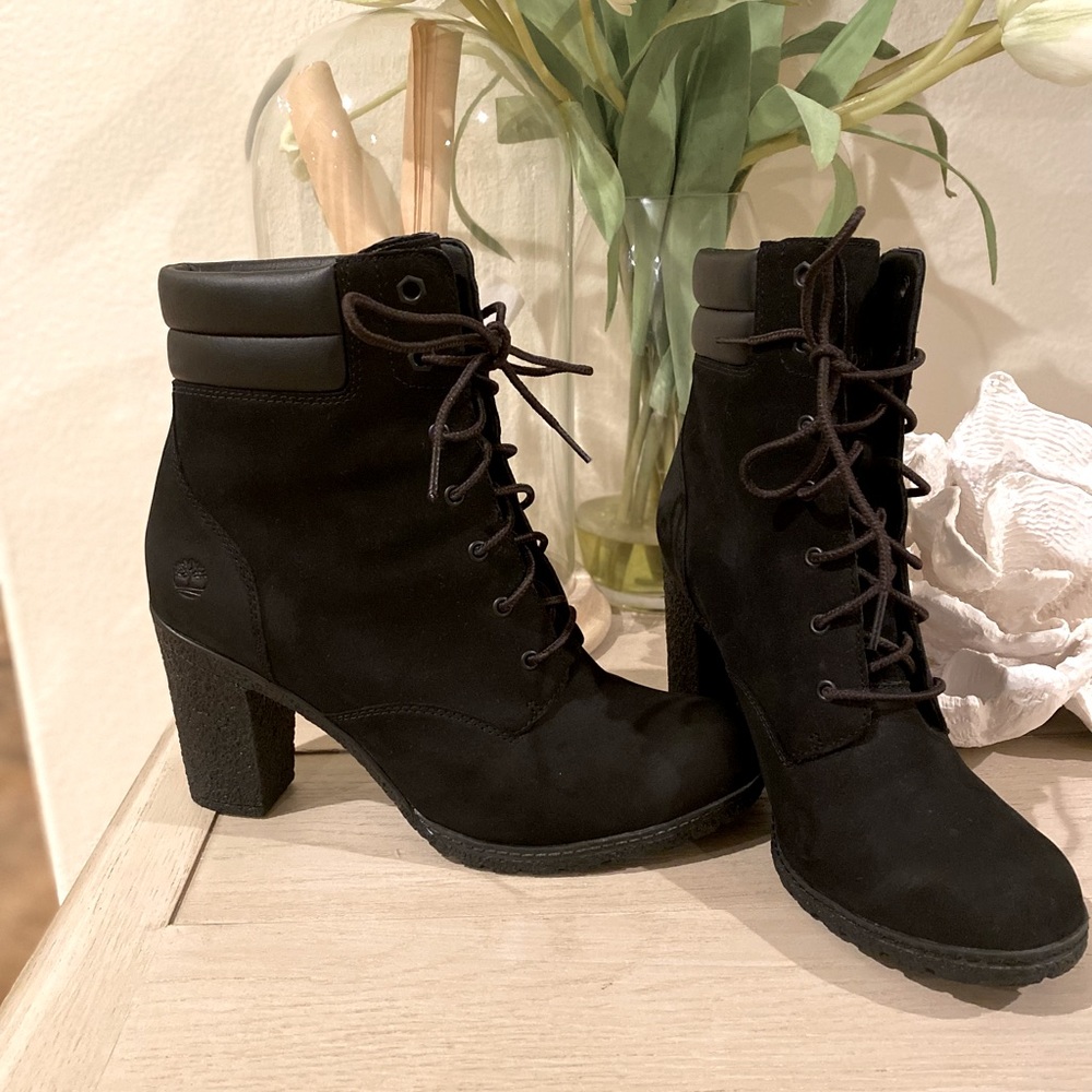 Black Timberland Lace up Boots w/heels!